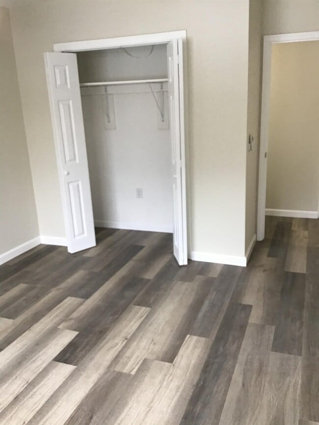 Building Photo - 210 Brook Village Rd