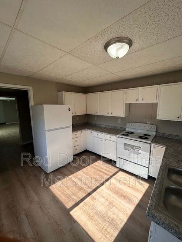 Building Photo - 1400 Cedar Hill Rd