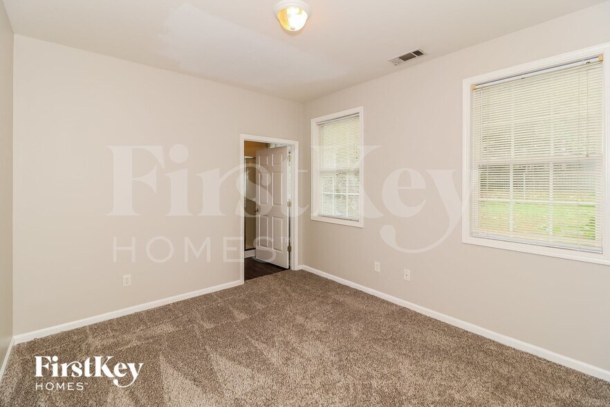 Building Photo - 1595 Pilgrim Way