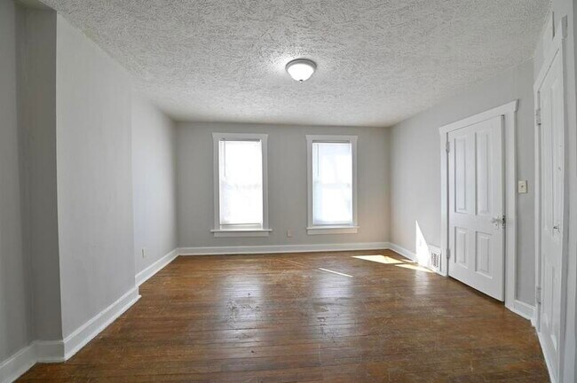 Building Photo - 4038 Seward St