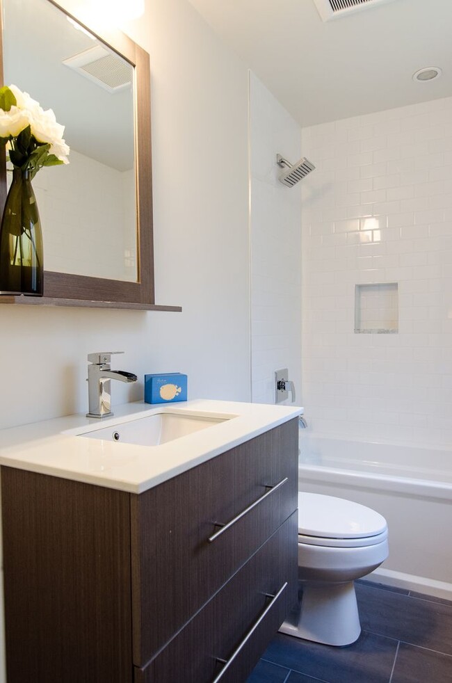 Building Photo - 4Bd/3.5Ba Seattle Home