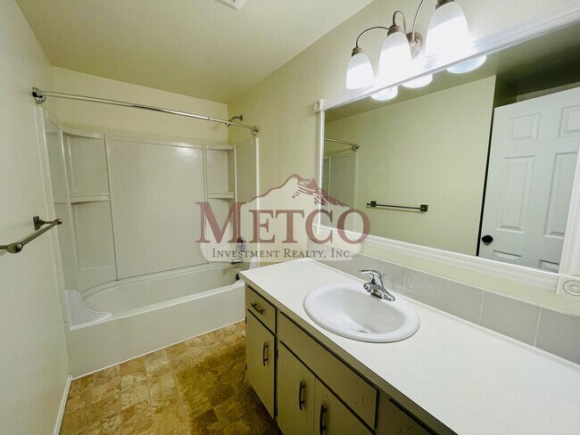 Building Photo - Charming 3-Bedroom Home on a Spacious Lot!