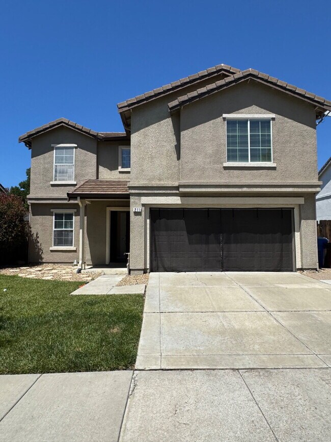 Building Photo - Beautiful 4-Bedroom Home with Spacious Backyard & Covered Patio