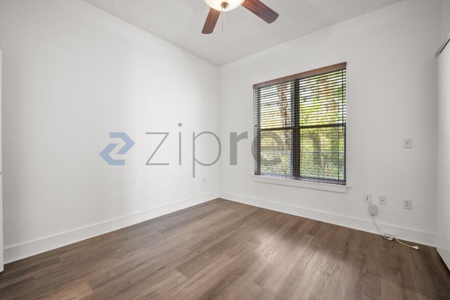 Building Photo - 1501 Doyle Carlton Dr