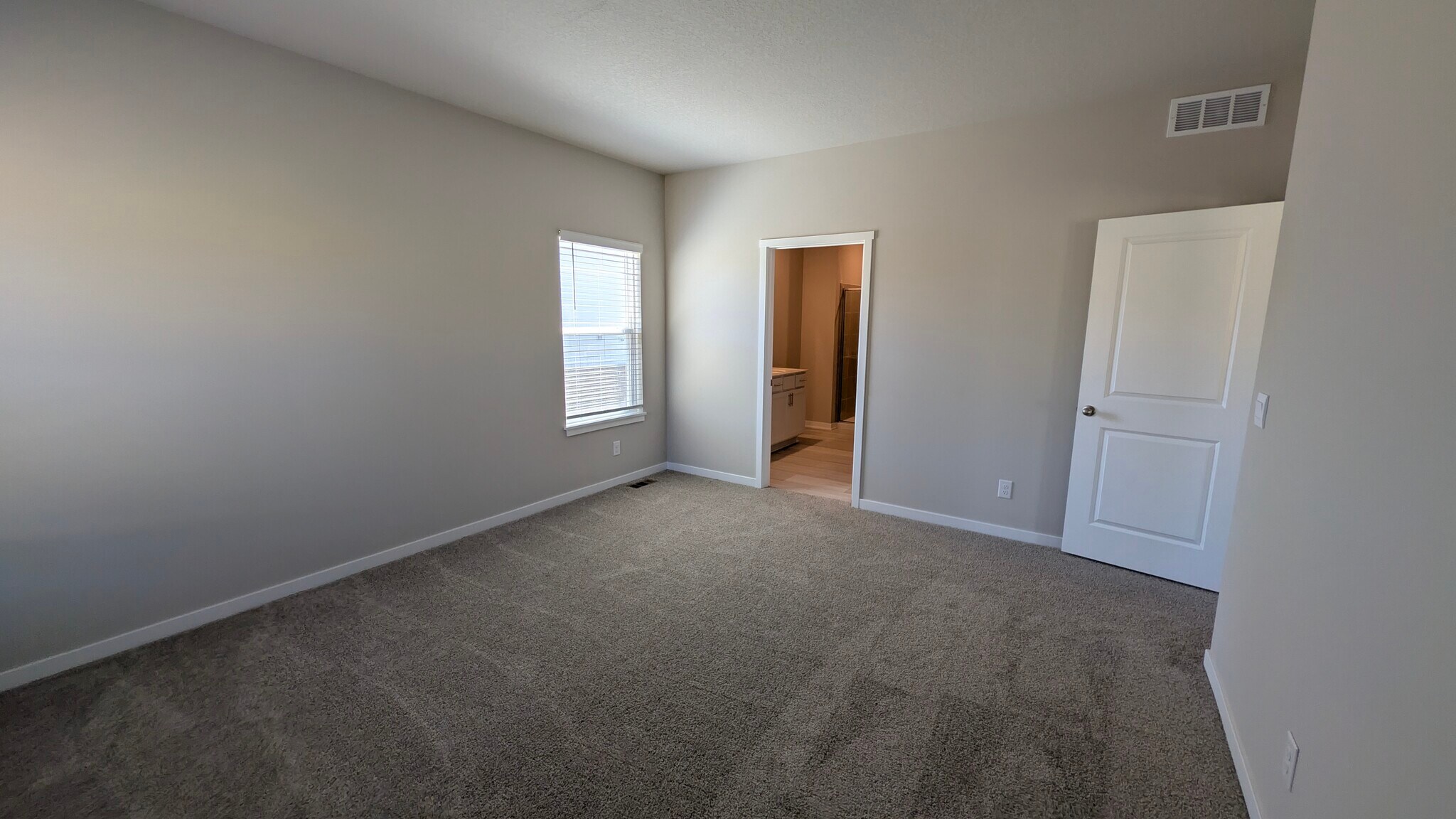 Building Photo - 449 Meadows Ct