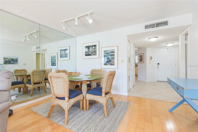 Building Photo - 6080 Bahia Del Mar Cir N
