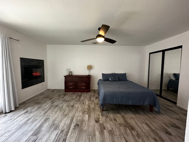 Building Photo - Furnished 3 Bedroom Condo across from Golf...