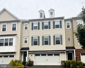 Building Photo - 628 Rigel Way