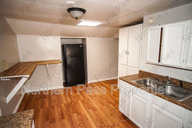 Building Photo - 7161 Dale Rd