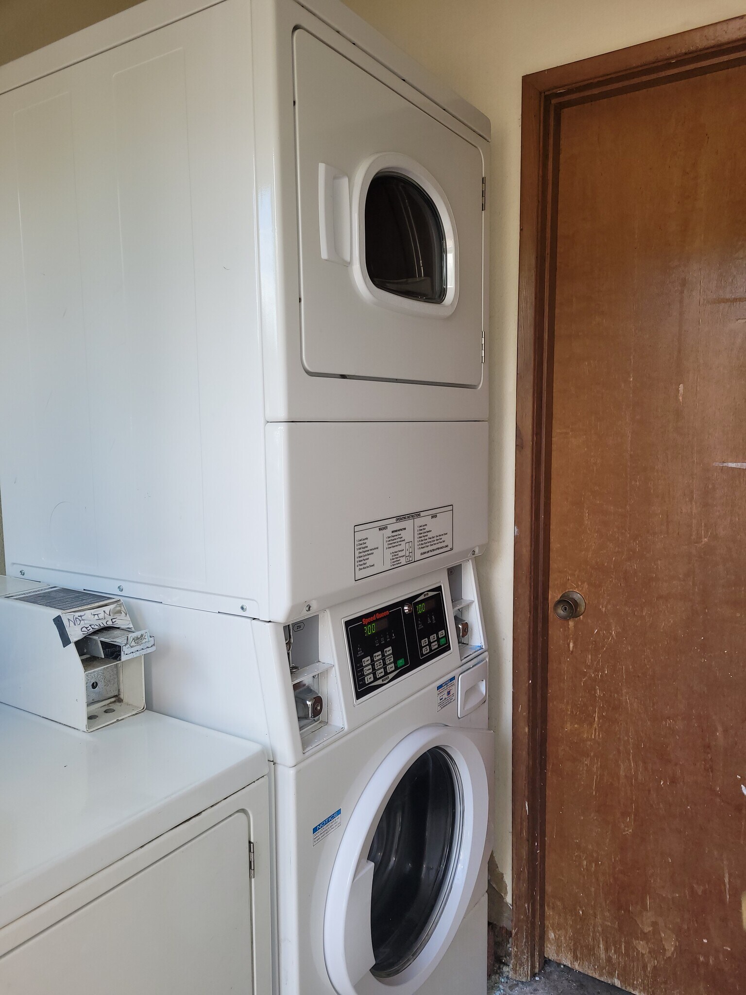 the washer/dryer is coin operated and is located between the 2 garages. - 1045 S Jasper St