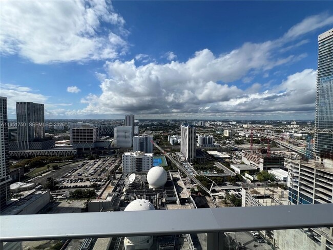 Building Photo - 851 NE 1st Ave