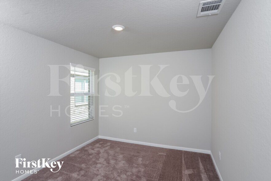 Building Photo - 9158 Landa Falls