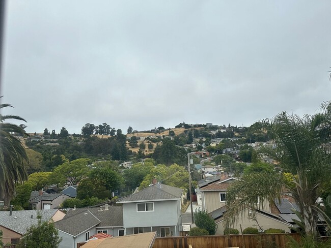 Building Photo - Studio in San Leandro