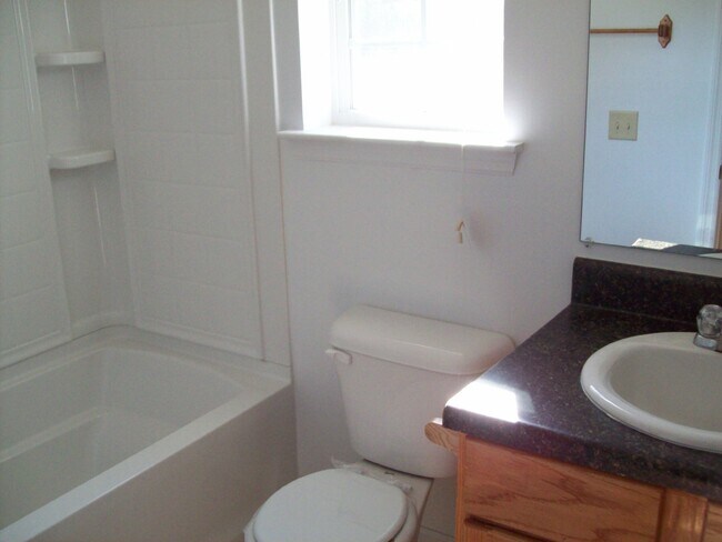 Building Photo - Duplex For Rent