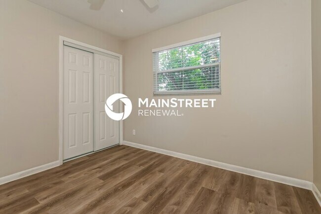 Building Photo - 3 Bedroom Pet-Friendly Home in Jacksonville, FL with Main Street Renewal