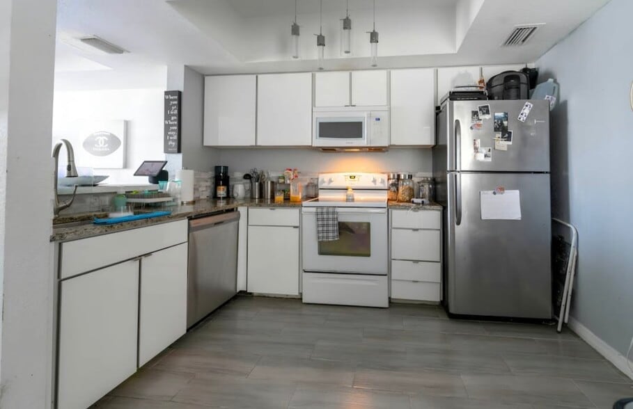 Remodeled acrylic cabinetry / upgraded lighting - 705 SW 148th Ave