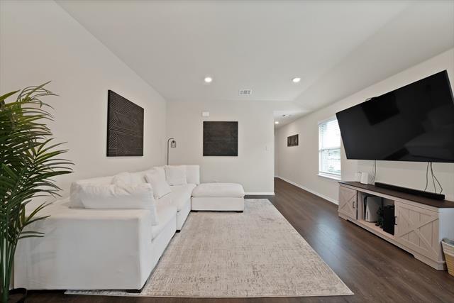 Building Photo - 2117 Ocelot St