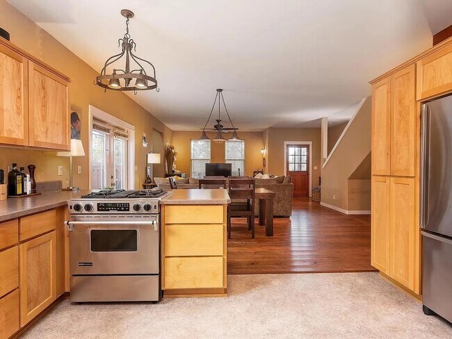 Building Photo - 2242 NW Torrey Pines Dr