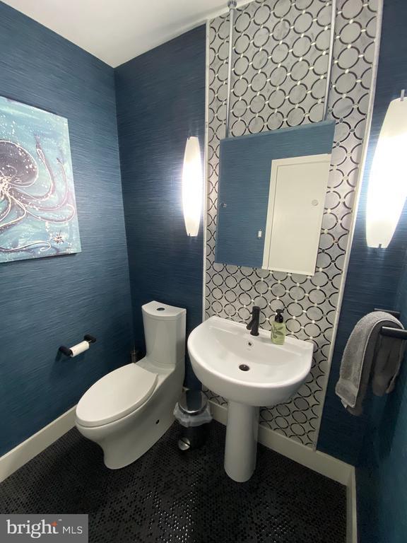 Building Photo - 805 Rosehill Dr