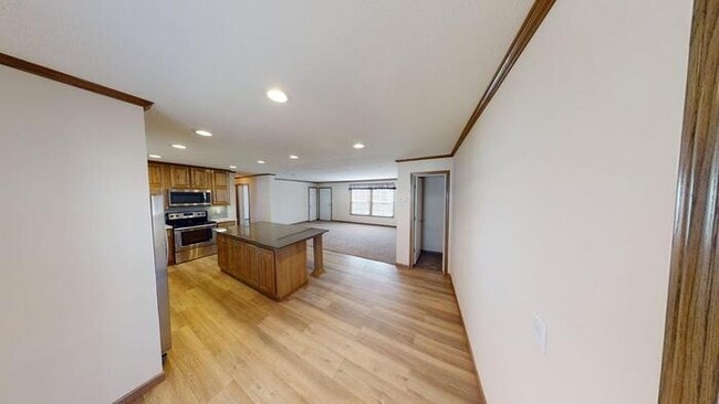 Building Photo - 140 American Ave