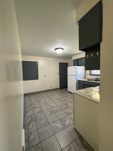 Kitchen - 1708 Ashland St