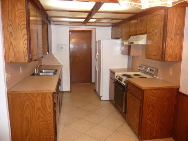 Building Photo - 607 SE 41st St
