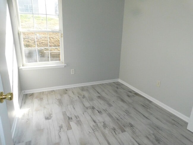 Building Photo - Nice 3 bed 2 bath home