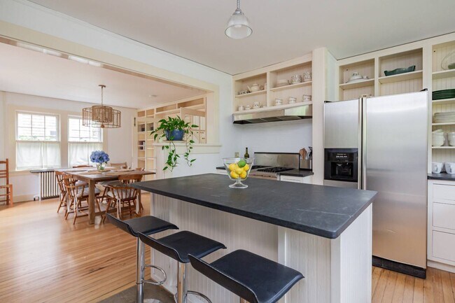 Building Photo - 7 Cooper Ln