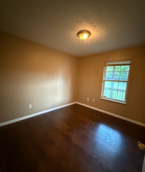 Building Photo - 2221 Belvoir Ave