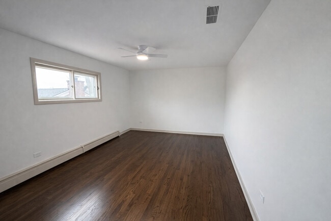 Building Photo - 933 College Ave