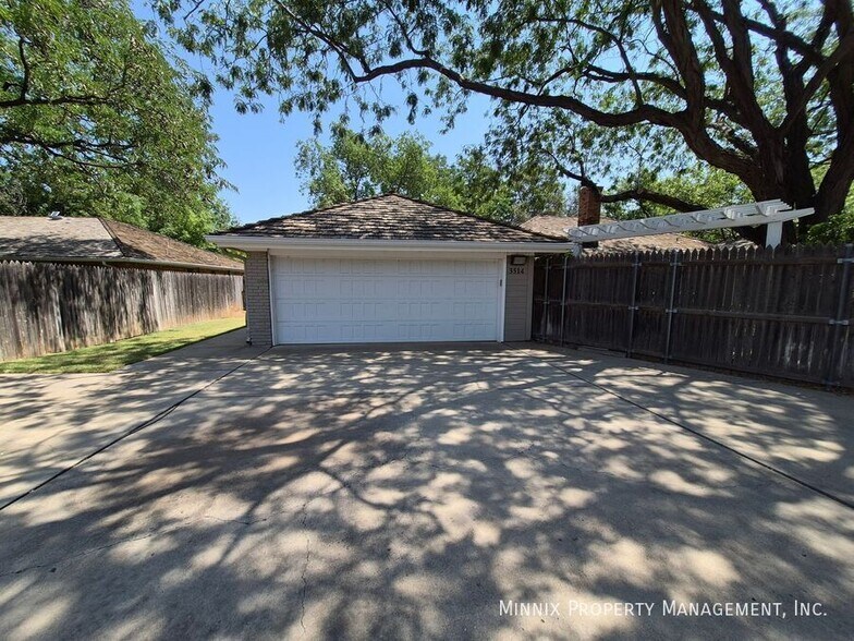 Building Photo - 3514 Danbury Dr