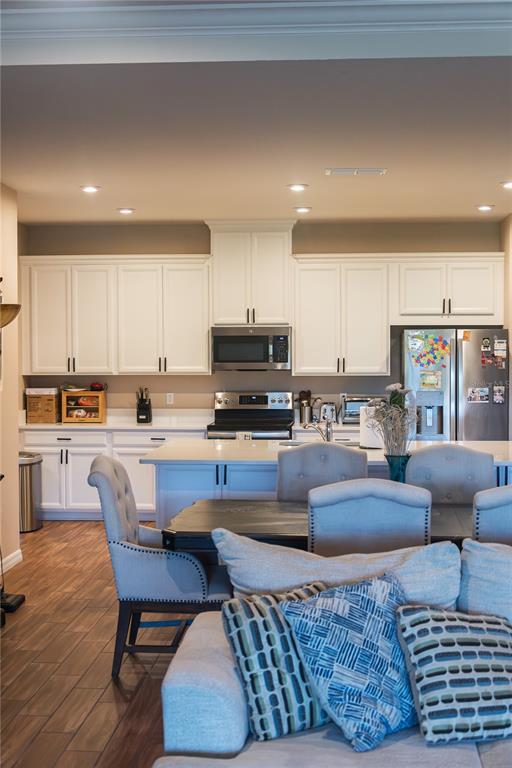 Building Photo - 3448 Current Ave