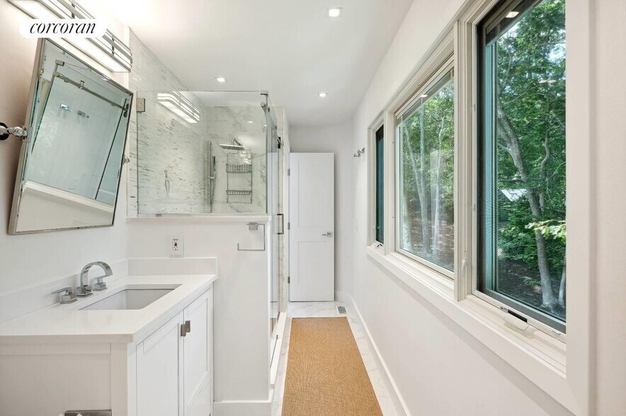 Building Photo - 45 Peconic Hills Dr