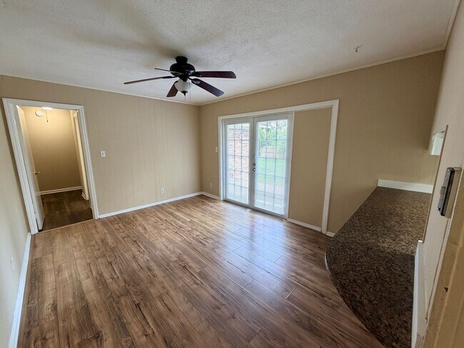 Building Photo - 3 Bedroom/2 Bath Home in Valdosta