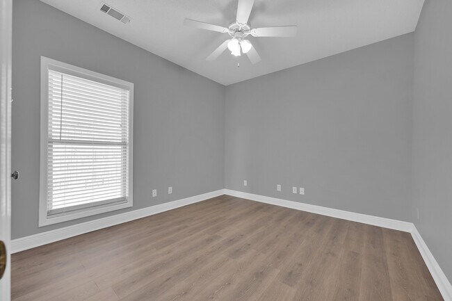 Building Photo - 472 Prairie Field Dr