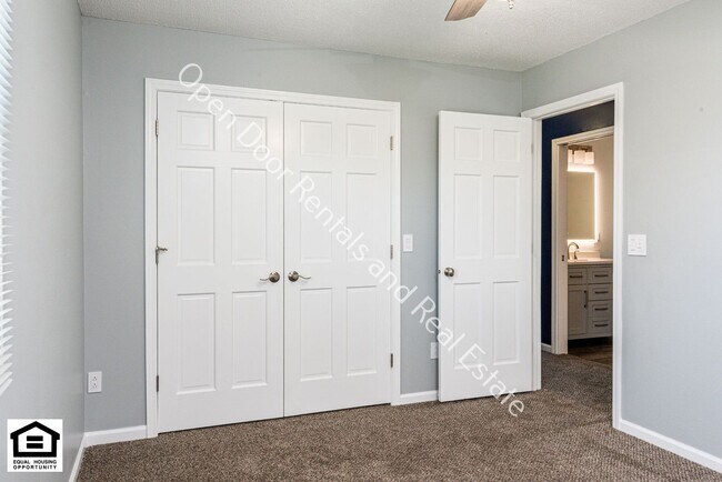 Building Photo - 8218 Fountainhead Dr