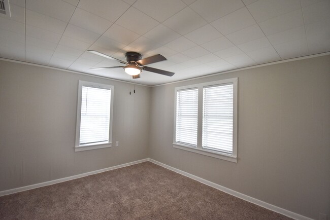 Building Photo - 2 Bedroom 1 Bath On Acreage in Lindale ISD!
