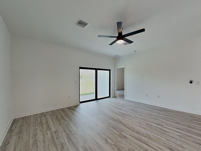 Building Photo - 151 Pine Ln