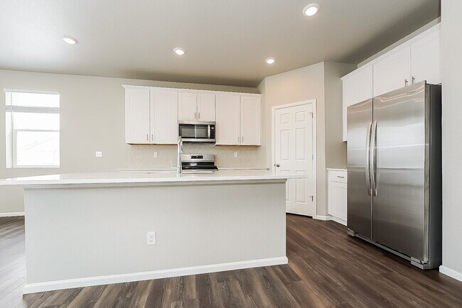 Building Photo - 9241 Rifle St