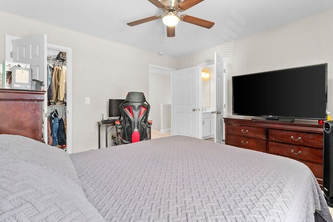 Building Photo - 6508 Satjanon Dr