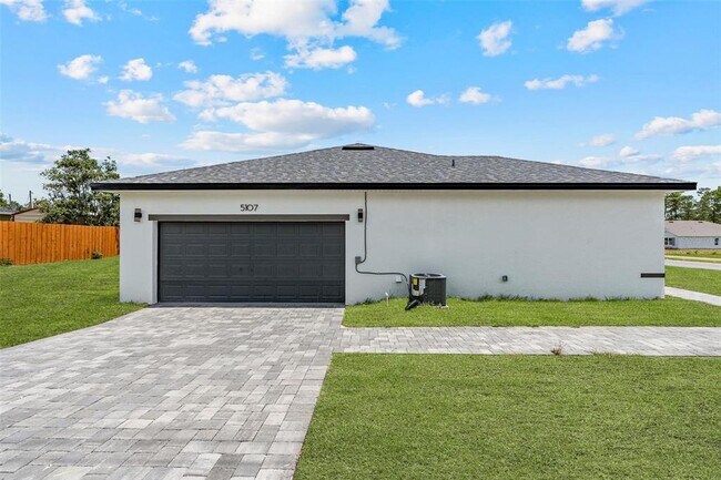 Building Photo - 5107 SW 164th Street Rd