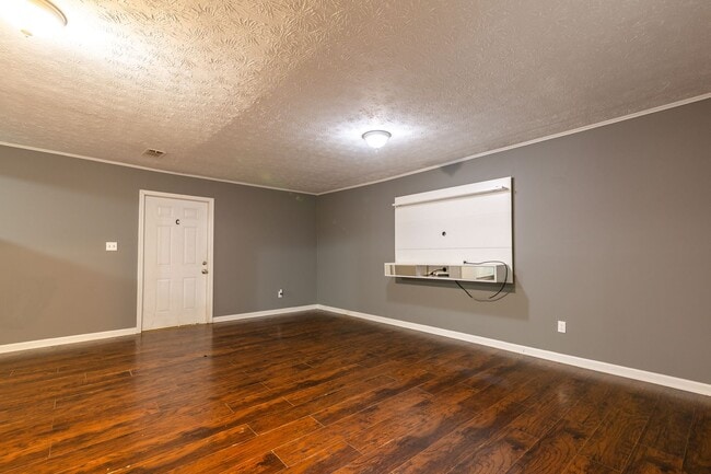 Building Photo - 2502 Rosebud Rd