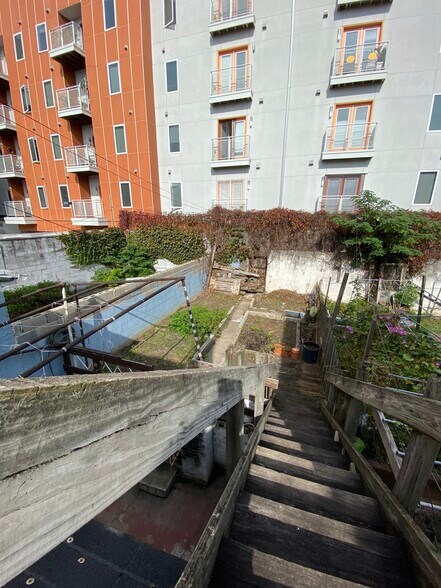 Building Photo - 917 Ellsworth St