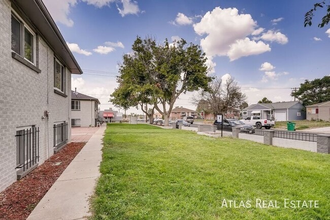 Building Photo - 1391 Lansing St