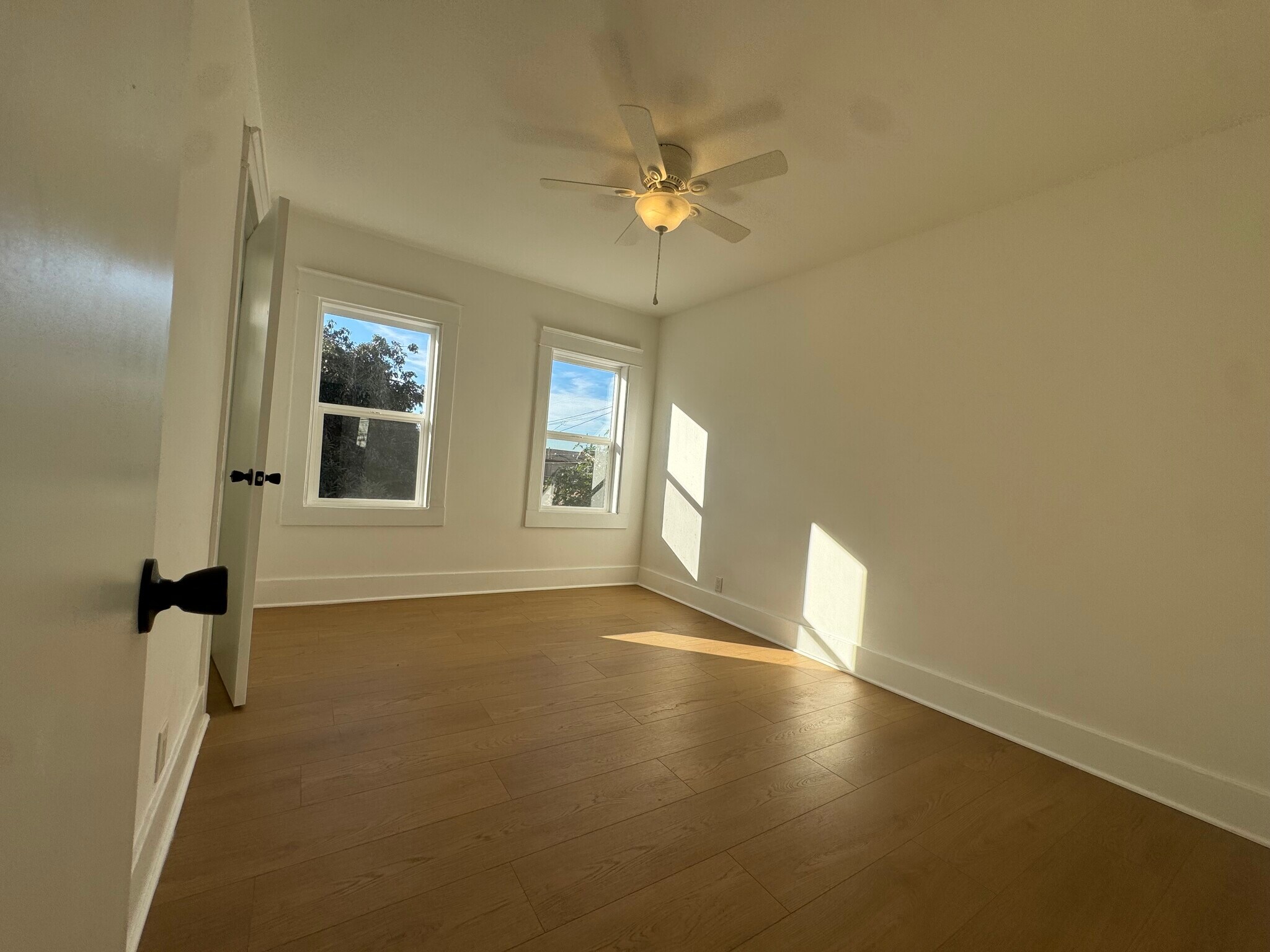 Building Photo - 5319 S Hoover St