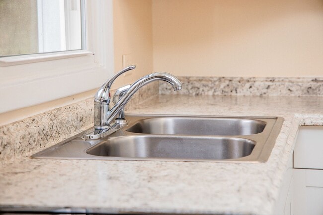 Building Photo - 1103 River Ct