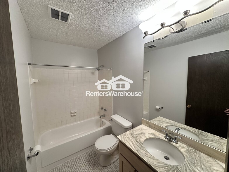 Building Photo - 1601 N Innsbruck Dr