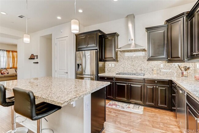 Building Photo - Stunning Tri Level Home in Great Park Community