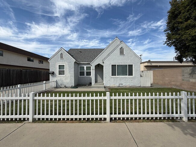 Building Photo - Alhambra Dr