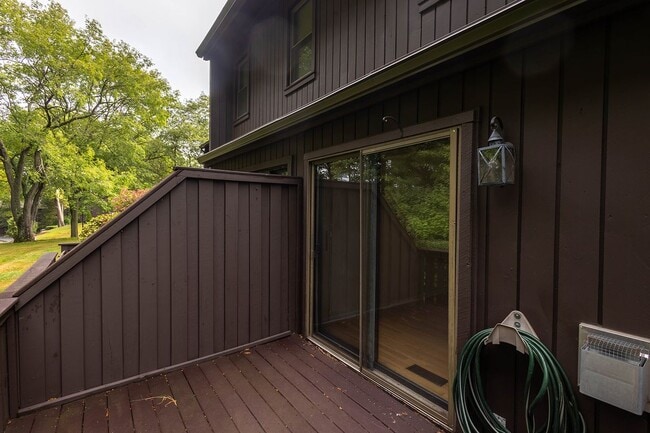 Building Photo - 166 Natchaug Dr